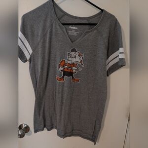 Fanatics Charcoal Women's Tee with Cleveland Browns Elf Graphic